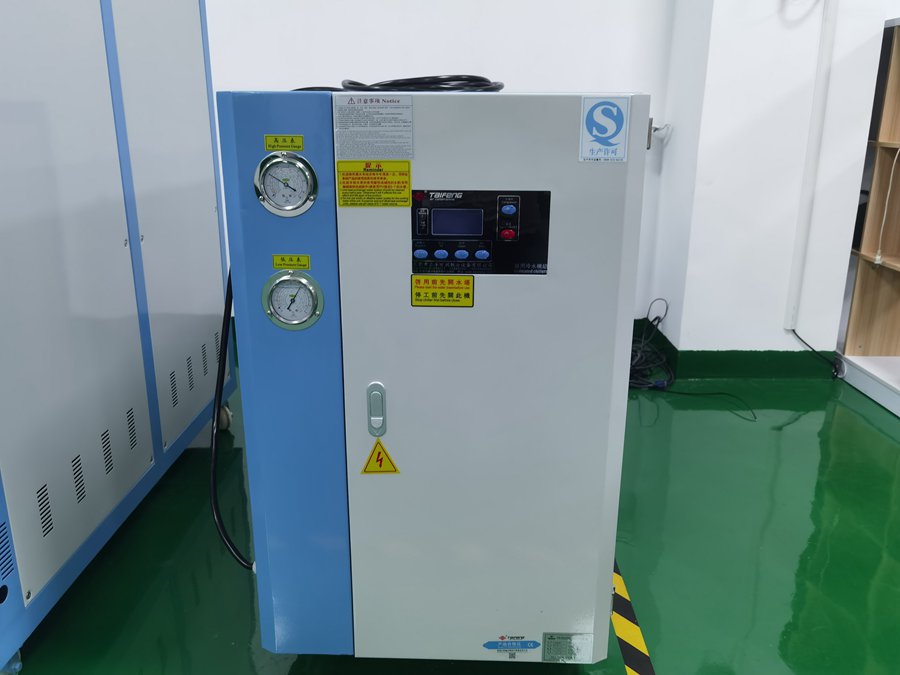 安裝水冷螺桿機 安裝水冷螺桿機